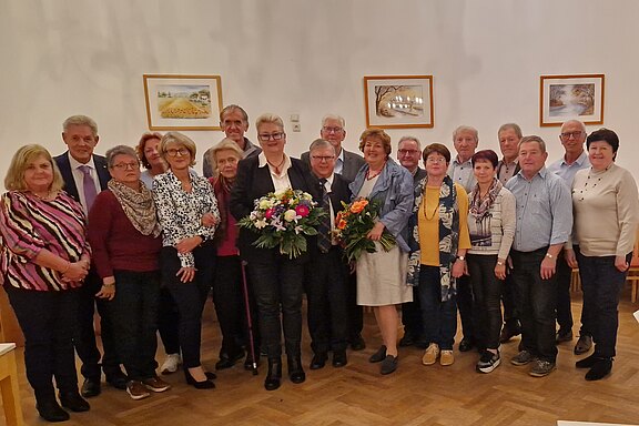 Der neu gewählte Vorstand mit Ehrengästen